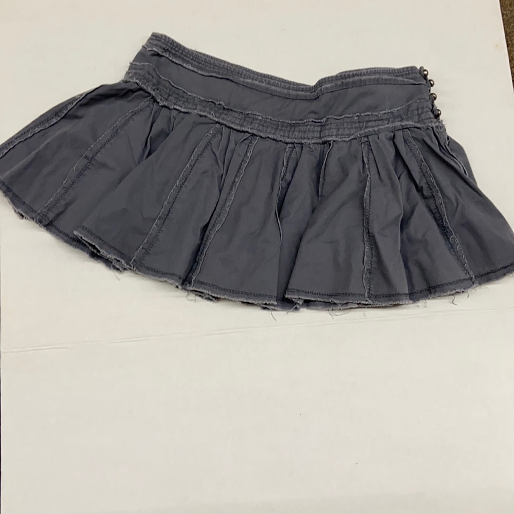 Charlotte Russo, size 12 gray short skirt